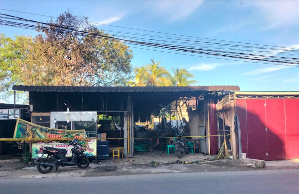 Rumah Makan dan Toko Terbakar Malam Hari, Damkar Padamkan Api dalam Waktu Singkat